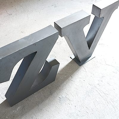 Loft Steel Letter V #115 - obrazek 3